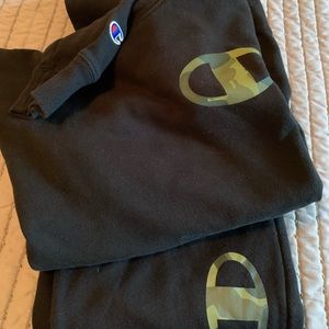 Champion matching set with camo logo